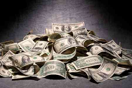 Франк укрепляется на фоне экономического кризиса и обгоняет другие валюты