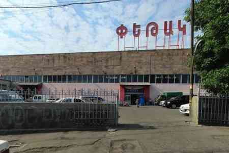 Перед зданием правительства Армении проходит акция торговцев ярмарки <Петак>, требующих возобновления работы