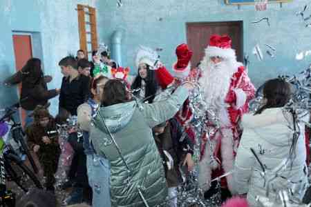 Пусть праздник согреет сердца: Idram и IDBank для детей героев