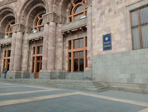 Минфин Армении сокращает расходы госказны по линии жилищного обеспечения военнослужащих