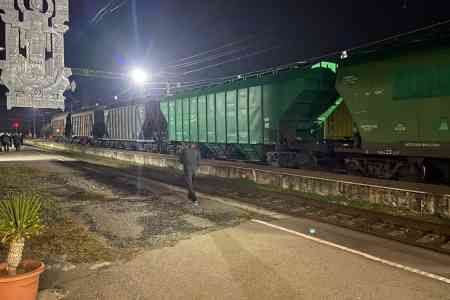 В Армению по железной дороге прибыла первая партия зерна через Азербайджан