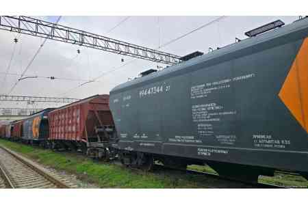 Состав, груженный казахстанским зерном, прибыл в Армению по железной дороге через Азербайджан