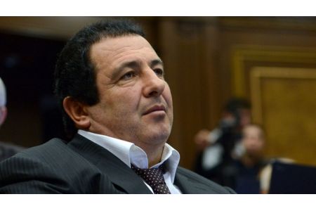 Царукян пообещал решить проблемы с армянскими фурами, возникшие на фоне введенных Россией ограничений в течение одного дня