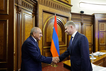 The Armenian Prime Minister discussed with the head of Russian Railways the integration of Armenian railways into international transport corridors.